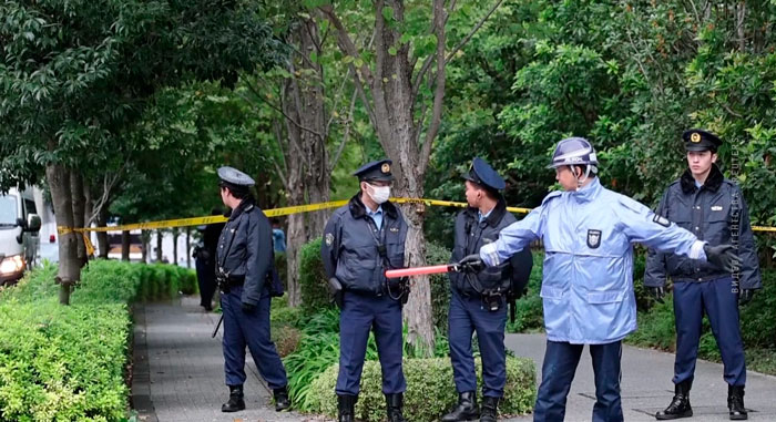 В Токио вооружённый ножом мужчина пытался проникнуть в посольство США В Токио вооружённый ножом мужчина пытался проникнуть в посольство США