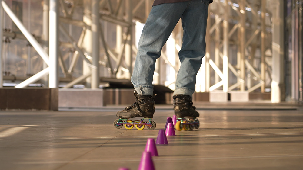 Как научиться кататься на роликах? Вот несколько базовых правил для новичков!