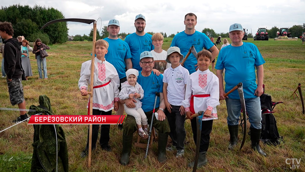 Полесский колорит и свист дедовских кос: как прошел фестиваль «Споровские сенокосы»?-2 Полесский колорит и свист дедовских кос: как прошел фестиваль «Споровские сенокосы»?-2