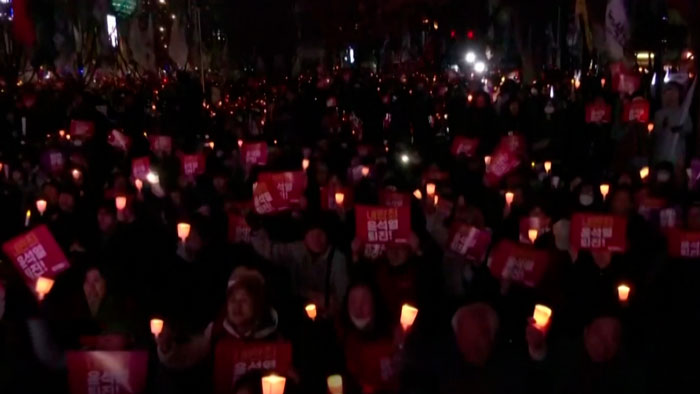 Южную Корею охватили протесты – активисты требуют отставки президента страны