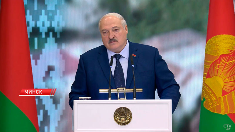 «Это уже вопрос национальной безопасности». Лукашенко о белорусском мобильном телефоне-4