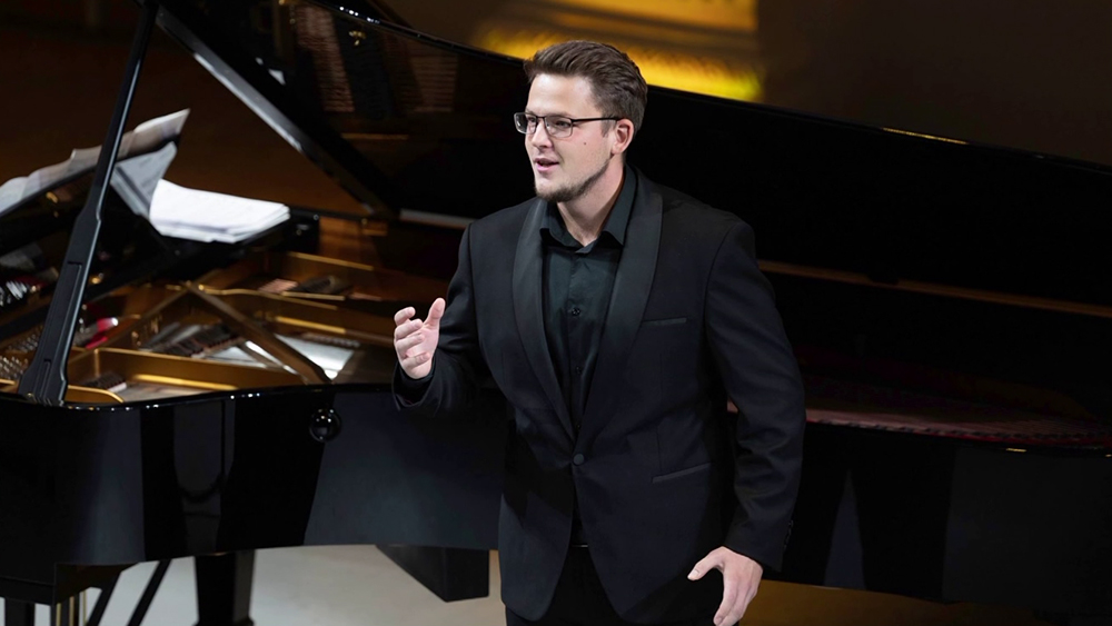 Новая звезда Большого театра Беларуси – пообщались с молодым тенором Иосифом Никитенко