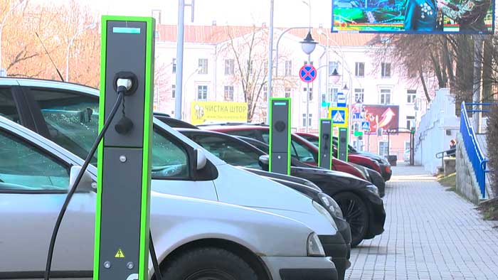 В Беларусь в 2026 году на льготных условиях будет разрешено ввезти 20 тыс. электромобилей В Беларусь в 2026 году на льготных условиях будет разрешено ввезти 20 тыс. электромобилей