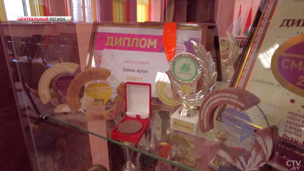 Каравай два метра в высоту – кондитер рассказал за что удостоен медали «За трудовые заслуги»-4