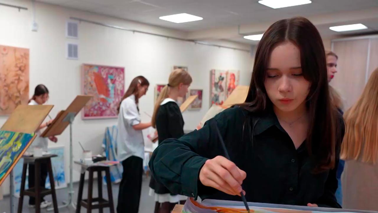 Композиция, батик и керамика – чему обучают в Солигорской художественной школе искусств, узнали у педагога