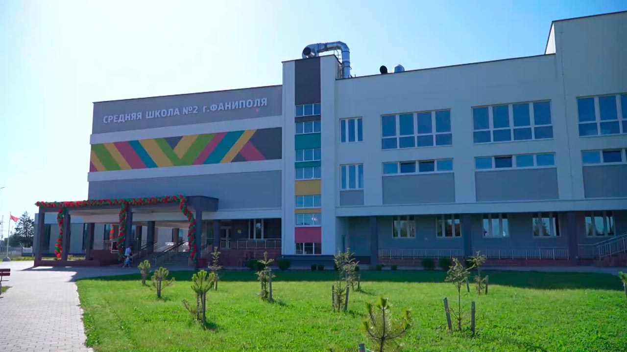 Самая большая в Минской области – побывали в новой школе в Фаниполе