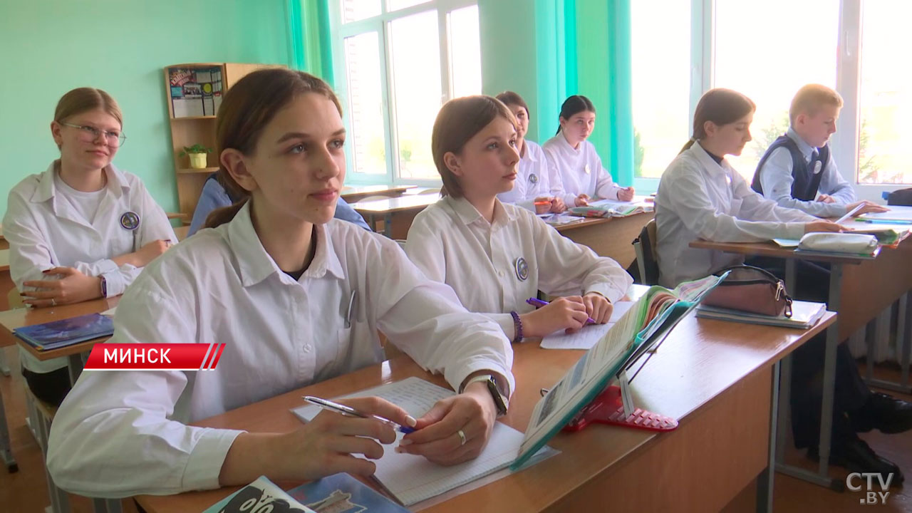 С 1 сентября в Беларуси запретят свободное пользование телефонами в школах-2