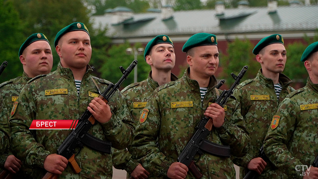 Молодое пополнение пограничников и военнослужащих внутренних войск приняли присягу в Брестской крепости-2