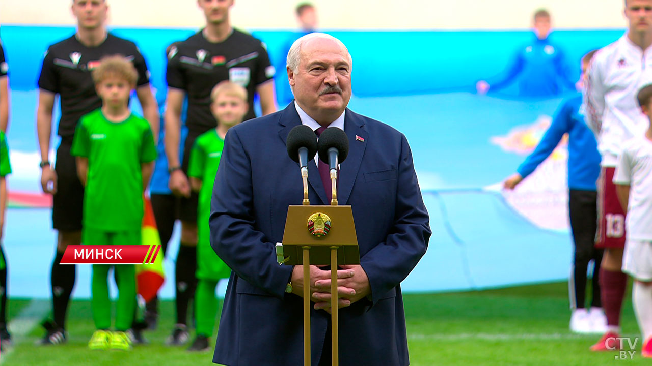 Лукашенко про Нацстадион: футболисты, получив такой подарок, наконец начнут оправдывать наши ожидания-4