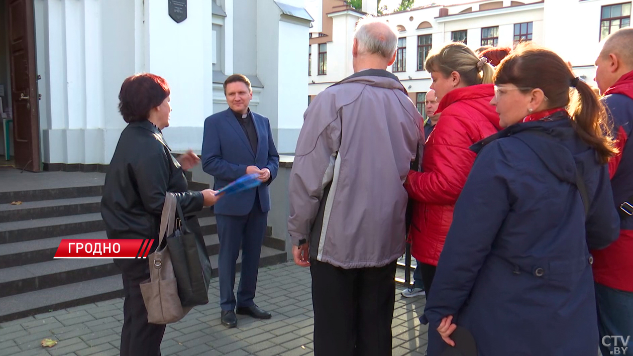 В Гродно проводят тактильные экскурсии для незрячих и слабовидящих людей-2