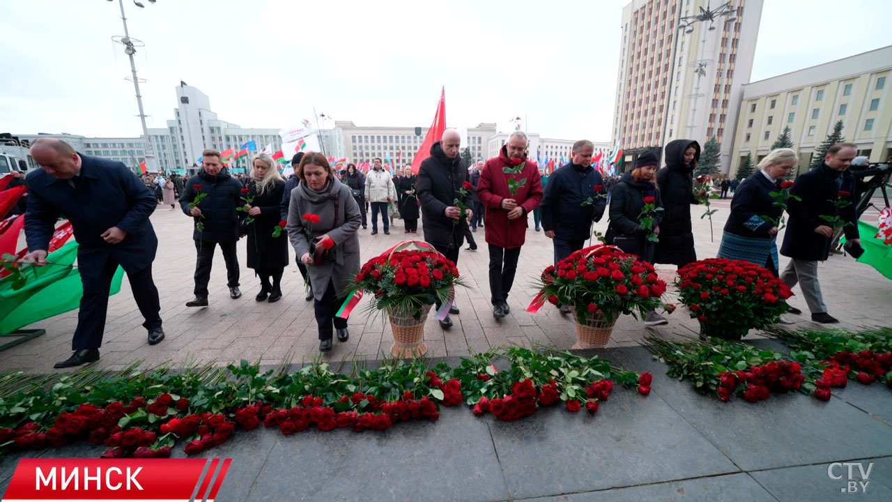 В Минске провели масштабный митинг ко Дню Октябрьской революции-2