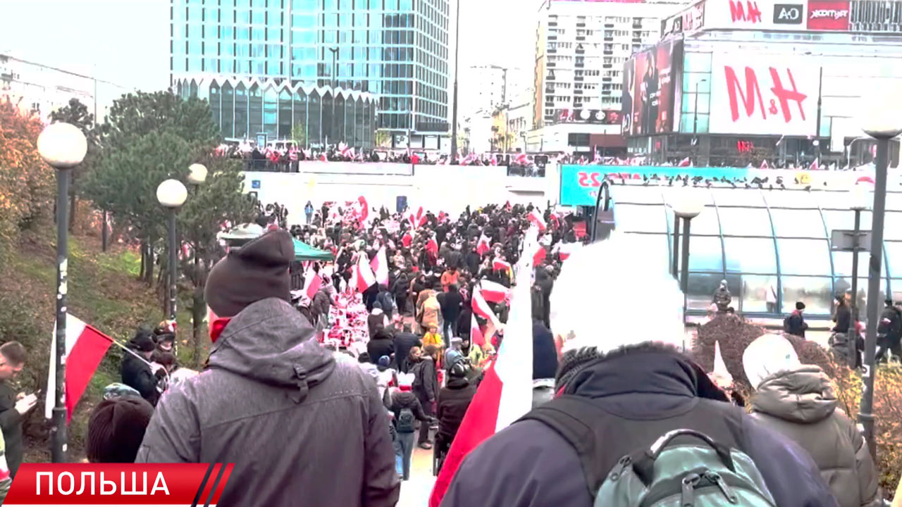 В Варшаве прошёл марш националистов по случаю Дня независимости-4 В Варшаве прошёл марш националистов по случаю Дня независимости-4