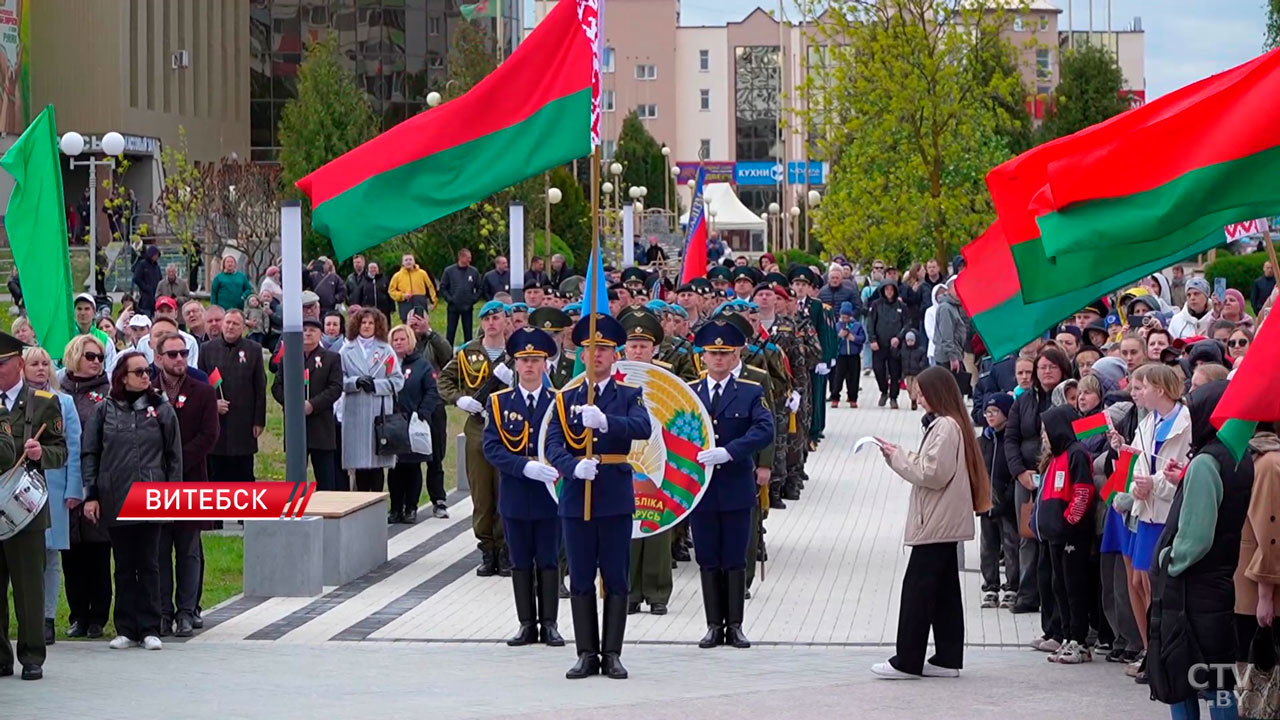 В Витебске торжественно открылась площадь Государственного герба и флага-6