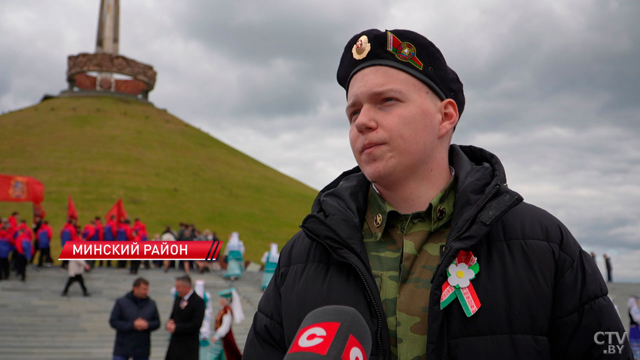 Полотнище государственного флага площадью 650 кв.м. развернули у подножия мемориала «Курган Славы»-4