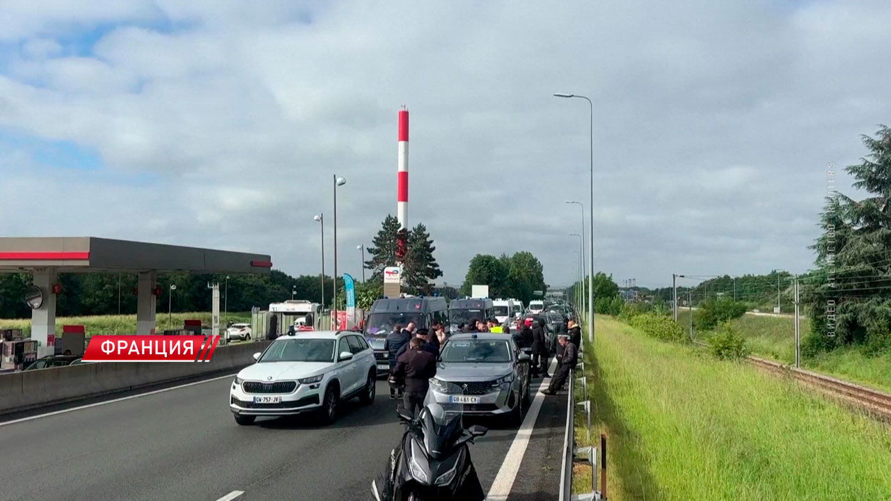 Во Франции водители такси 4-й день бастуют против новых правил оплаты проезда-2