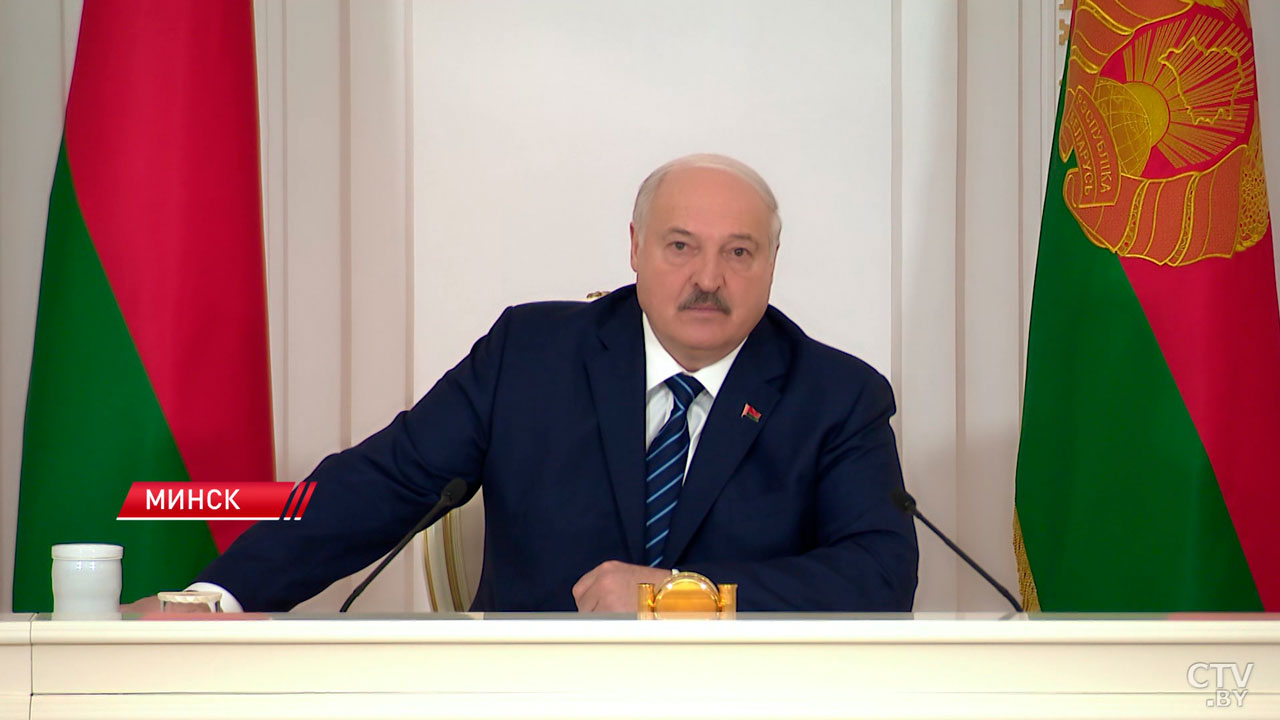 «Кошмар, за это надо нести уголовную ответственность!» Лукашенко о сокрытии падежа скота-2 «Кошмар, за это надо нести уголовную ответственность!» Лукашенко о сокрытии падежа скота-2