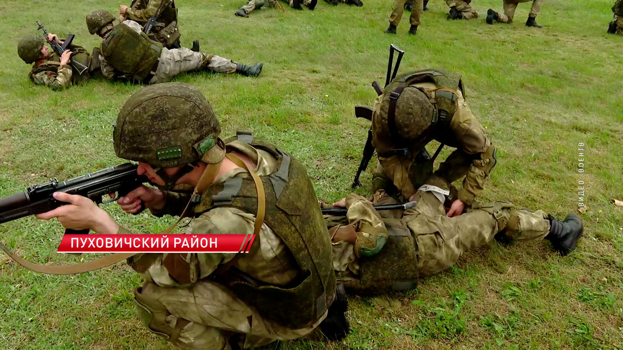Военнослужащие бригады спецназначения в Марьиной Горке проходят психологическую полосу препятствий-2