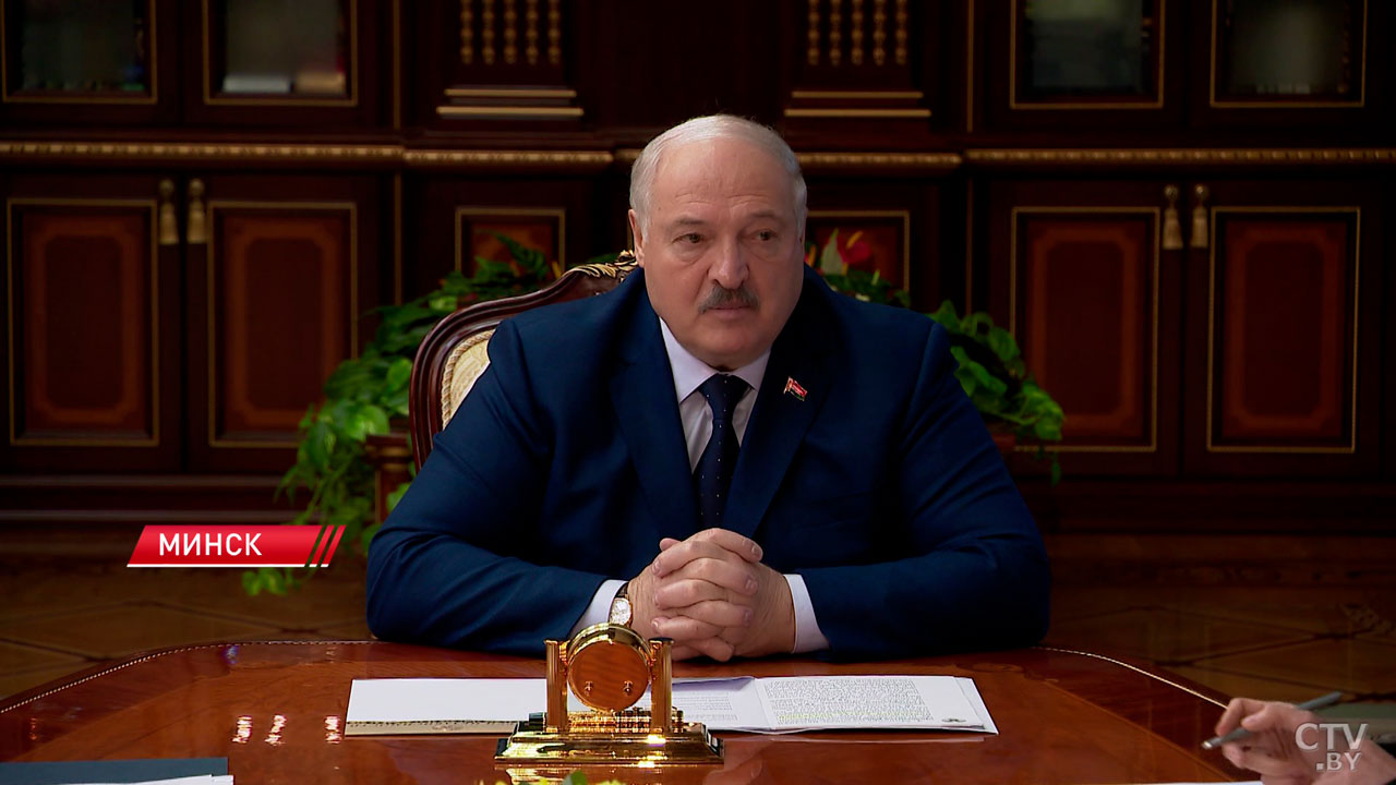 Лукашенко: родителям и абитуриентам надо понимать, что всё будет честно-4 Лукашенко: родителям и абитуриентам надо понимать, что всё будет честно-4