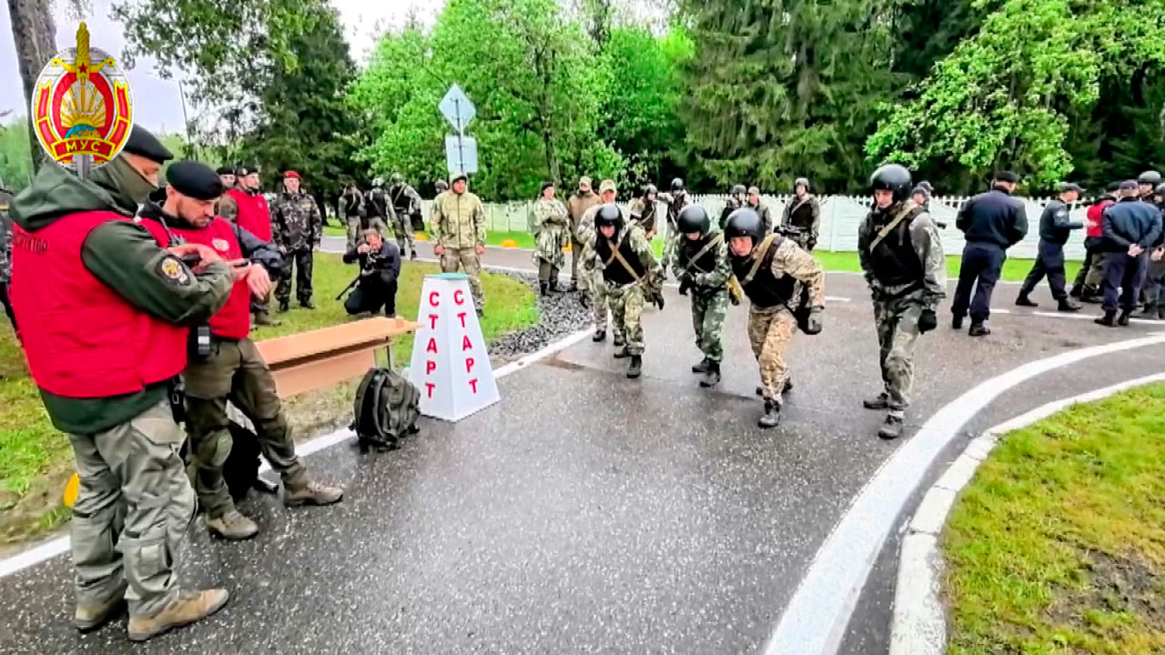 Столичные омоновцы проходят испытания на право ношения чёрного берета-2