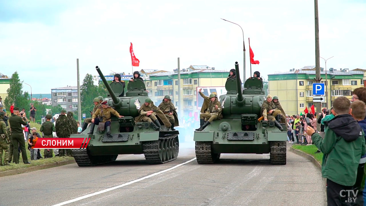 Легендарные танки Т-34 проехали по Слониму – в городе прошла акция «Марш Победы»-2