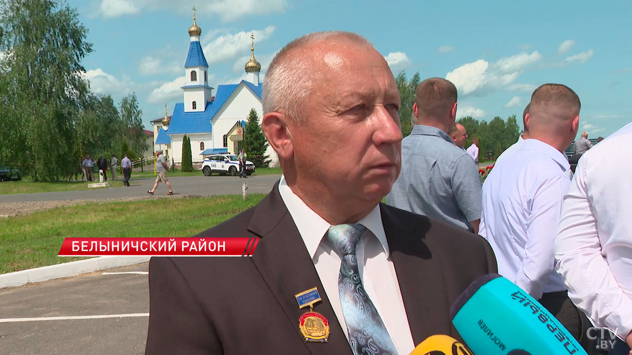 Памятник легендарному председателю колхоза «Родина» открыли в Белыничском районе-4