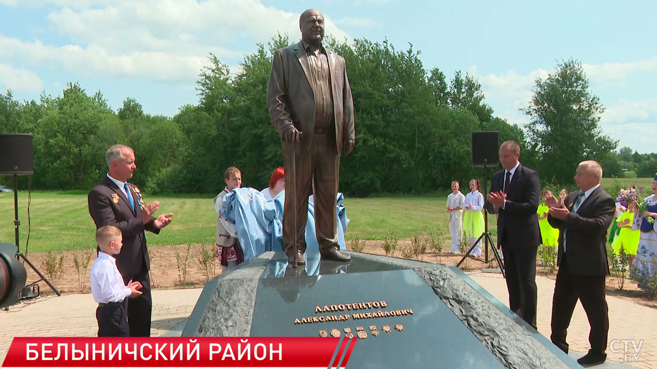 Памятник легендарному председателю колхоза «Родина» открыли в Белыничском районе-6