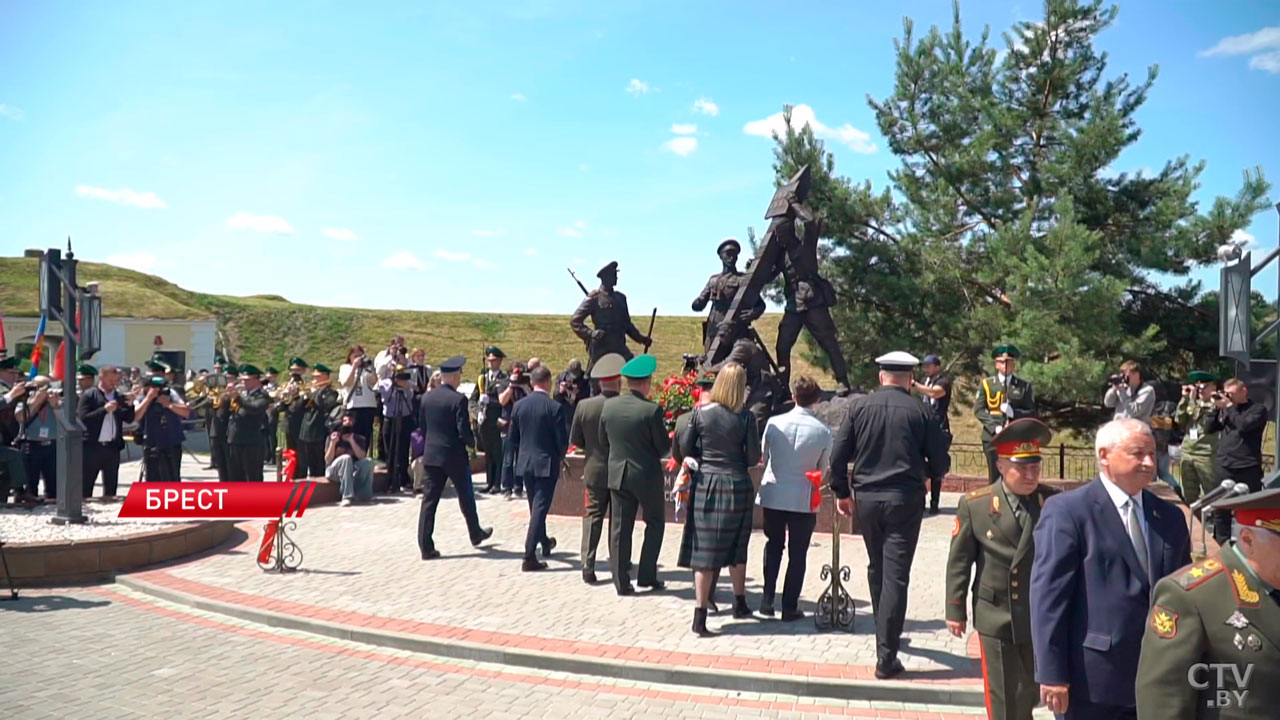 У Северных ворот Брестской крепости появилась масштабная скульптурная композиция-2 У Северных ворот Брестской крепости появилась масштабная скульптурная композиция-2