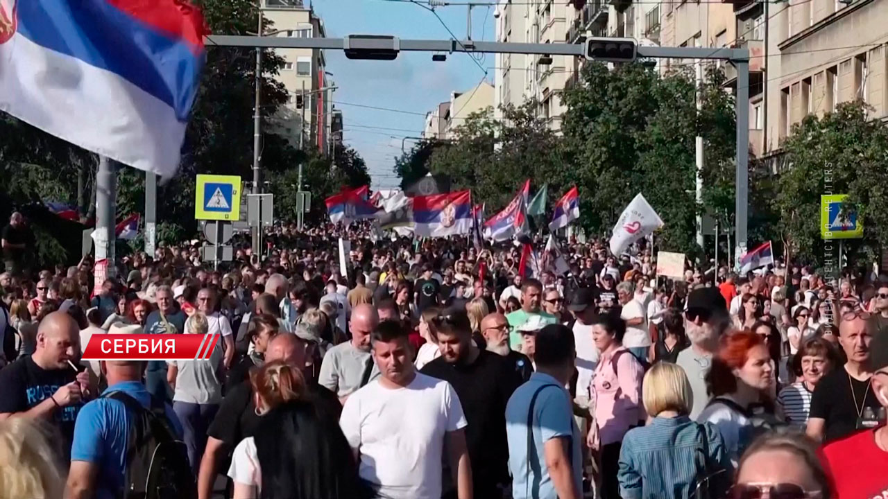Более 30 тыс. человек вышли на улицы Белграда, требуя досрочных парламентских выборов-2