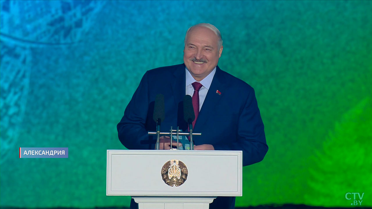 Лукашенко на Купалье! Народные гулянья на малой родине Президента – как это было-18