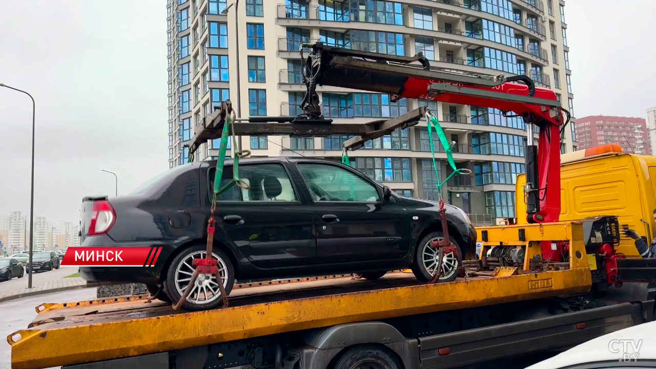 С минских улиц эвакуировали более 60 неиспользуемых автомобилей в 2025-м-2