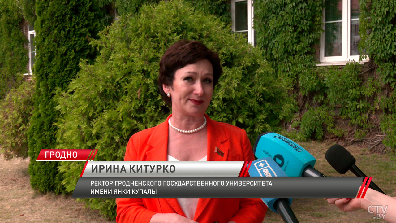 В Гродно прошла акция «Чытаем Купалу разам»-4