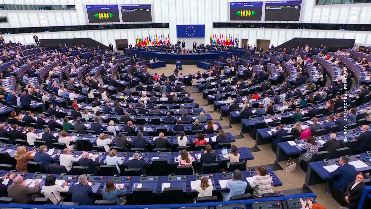 Европарламент отклонил вотум недоверия Урсуле фон дер Ляйен-2