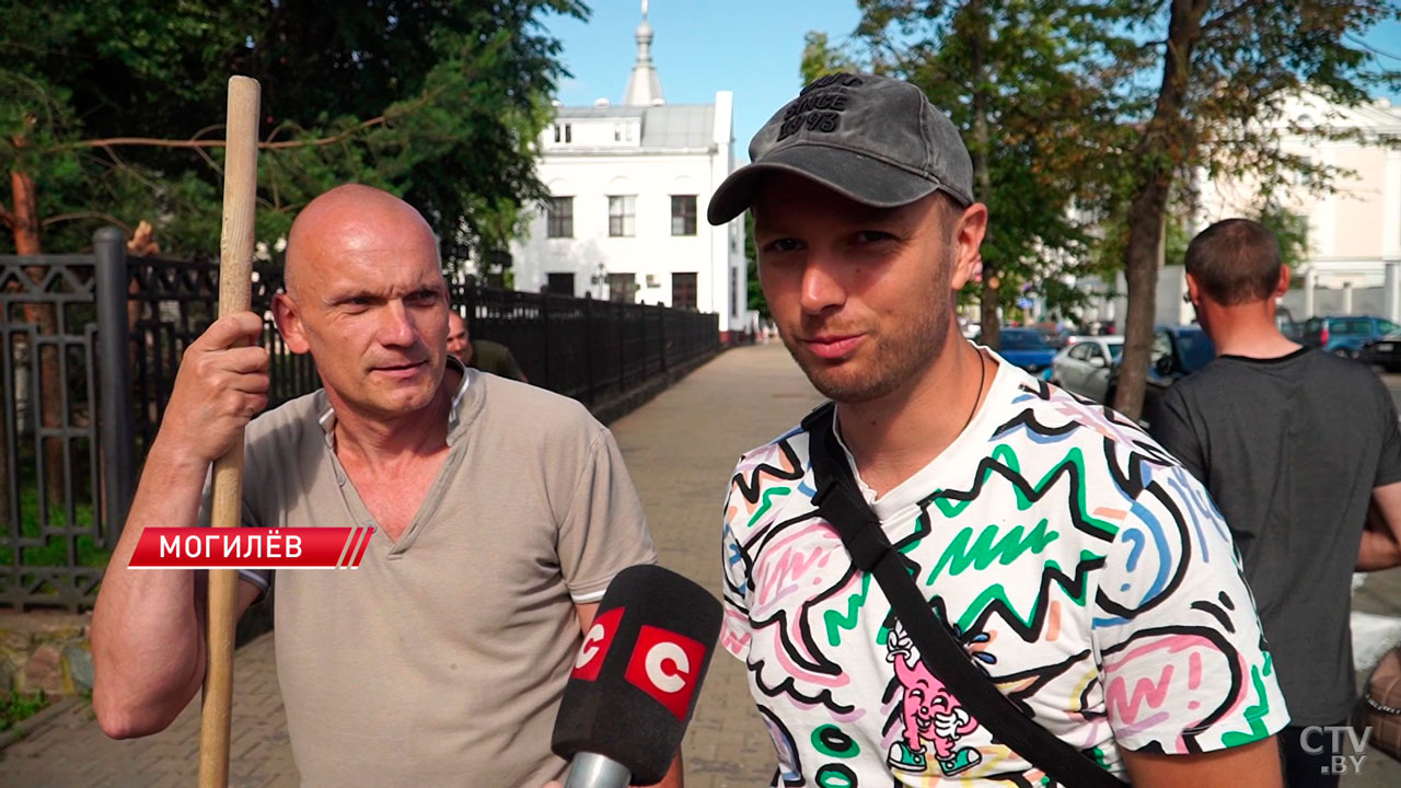 Сотни человек помогают наводить порядок на улицах Могилёва после урагана-4