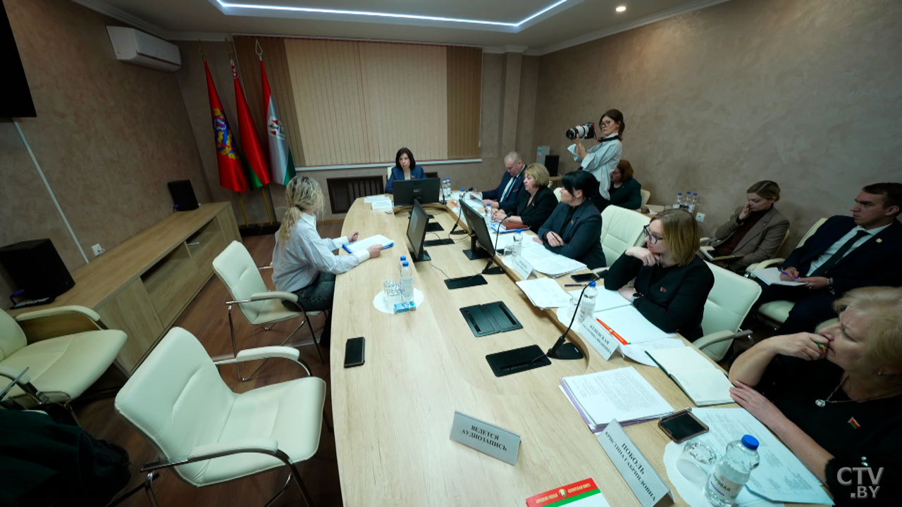 Сенаторы проводят единый день приёма граждан во всех районах Гомельской области-2
