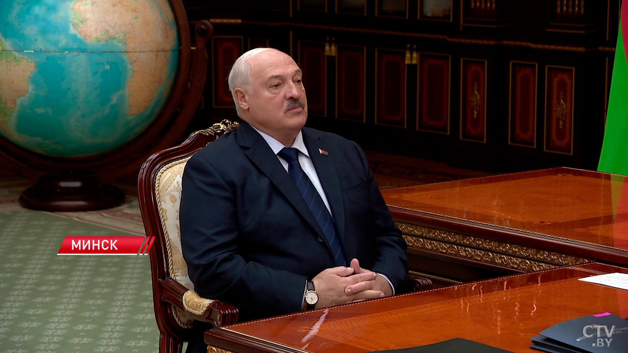«Без прикрас только. Какие чувствуете недостатки?» Лукашенко принял с докладом главу ФПБ-4