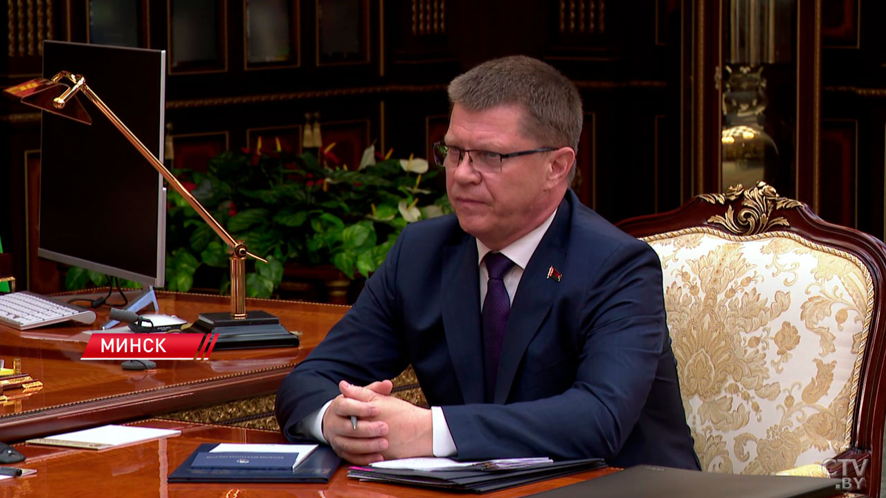 «Без прикрас только. Какие чувствуете недостатки?» Лукашенко принял с докладом главу ФПБ-6