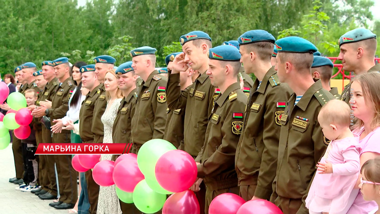 Более 50 семей военных получили ключи от квартир в Марьиной Горке-2