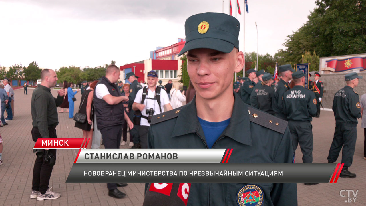 195 сотрудников МЧС приняли присягу в День пожарной службы -4