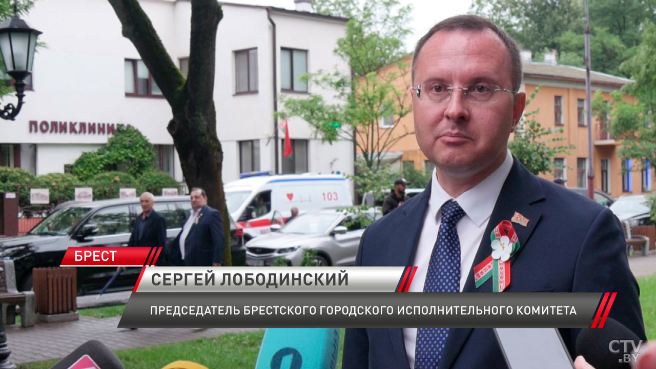 В Бресте возложили цветы к мемориалу, посвящённому подвигу 1-го Белорусского фронта-4