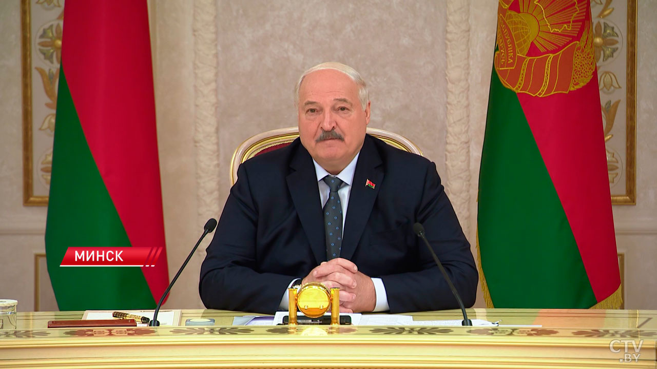 Лукашенко – Моору: хотелось бы, чтобы белорусские автобусы были на маршрутах Тюменской области-2