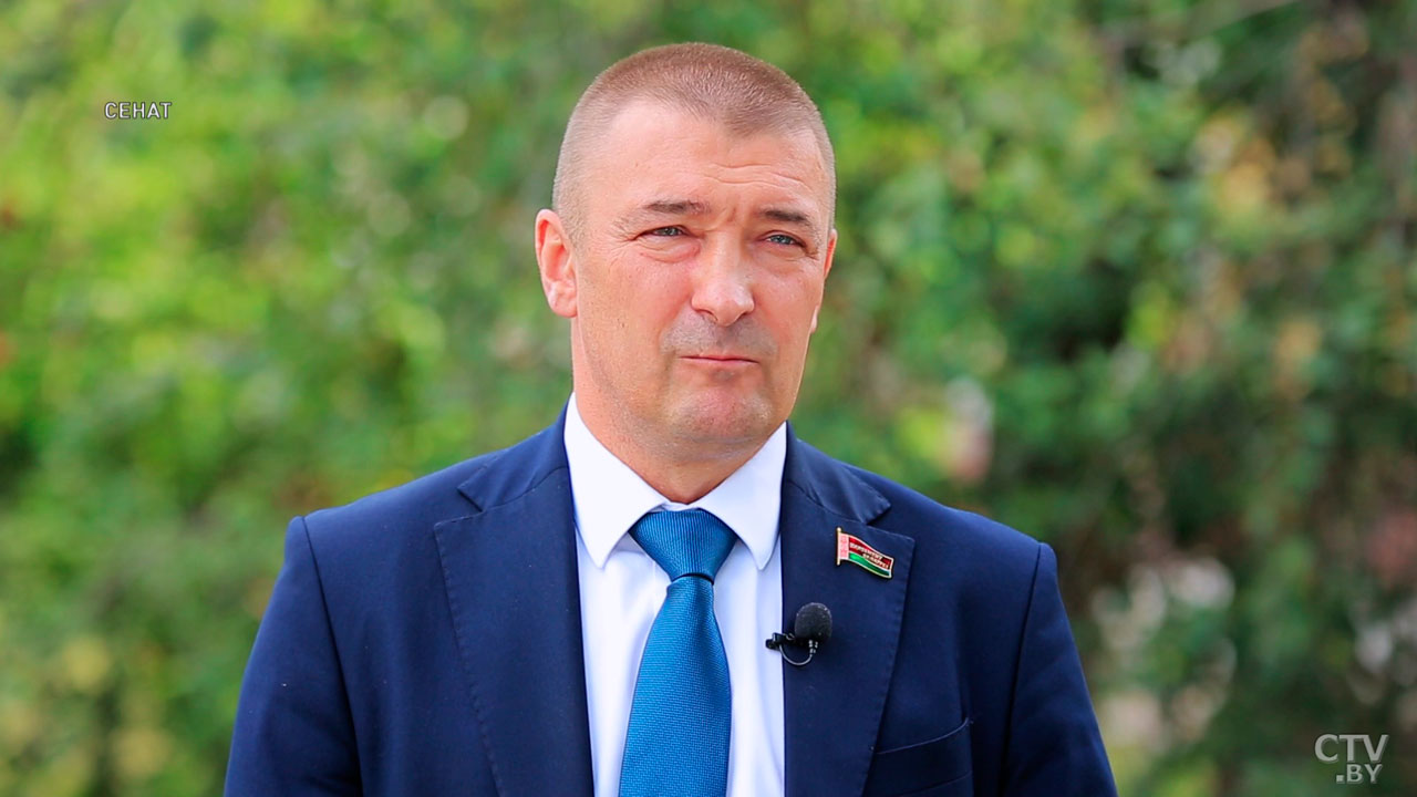 С какими проблемами люди приходят к членам Совета Республики? Поговорили с Александром Максимчуком-5