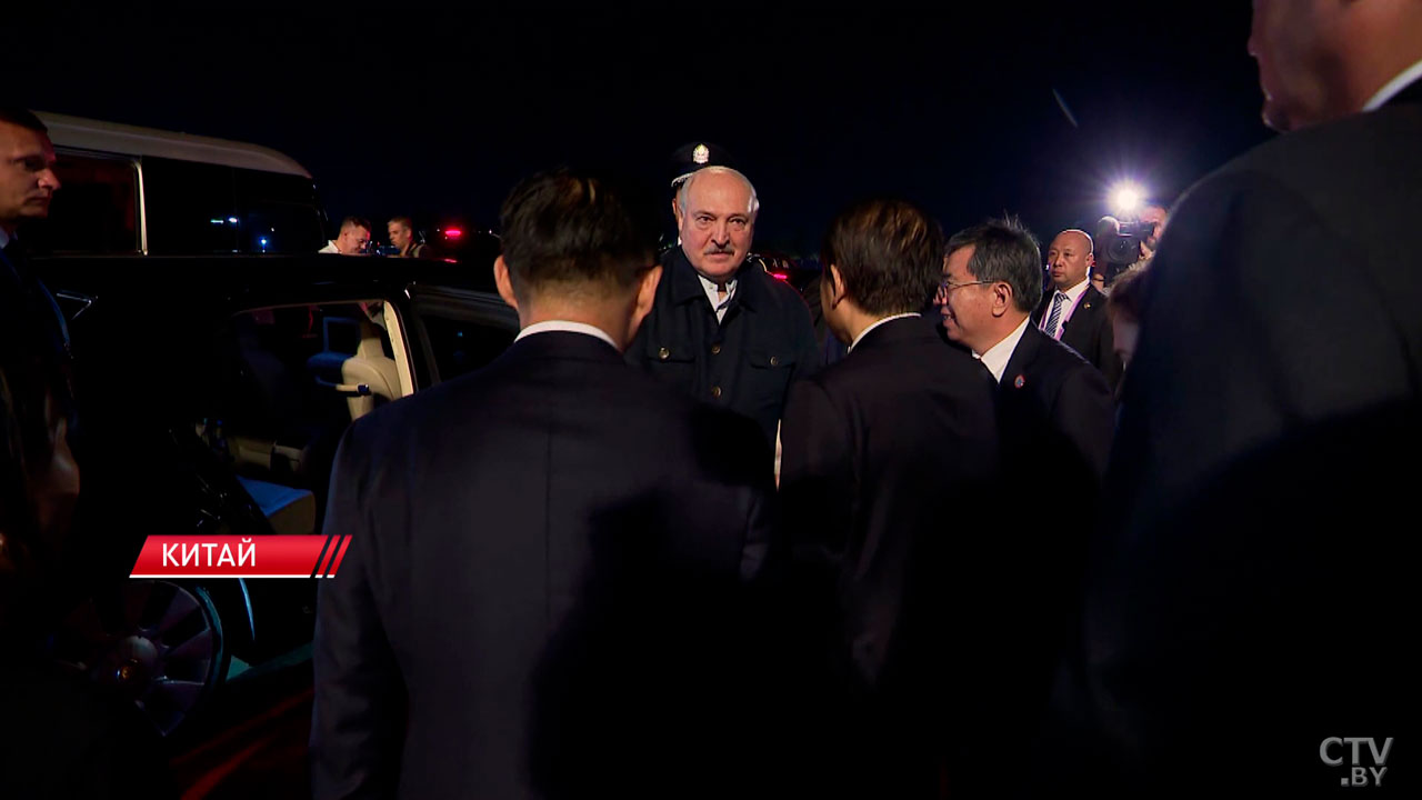 Лукашенко прилетел в Китай для участия в саммите ШОС – что в программе визита?-8