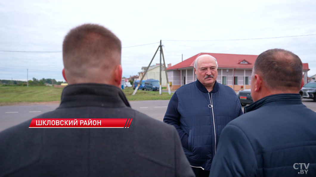 «Порядка здесь нет» – Лукашенко показали бокс механизатора в Шкловском районе-4