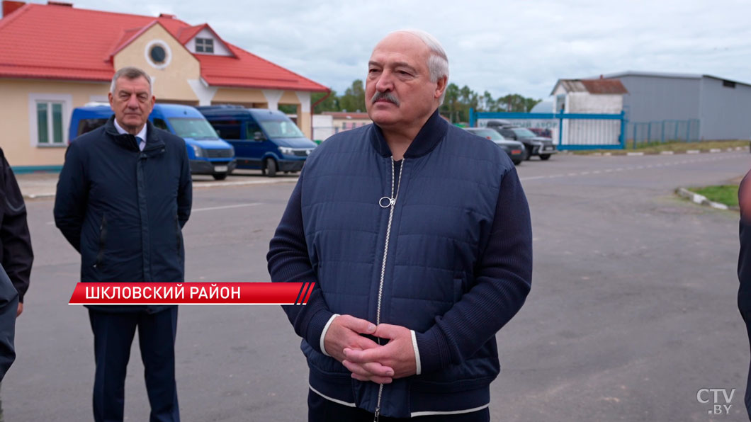 Лукашенко тепло пообщался со старыми коллегами: «Все изменились, могу кого-то не узнать»-8