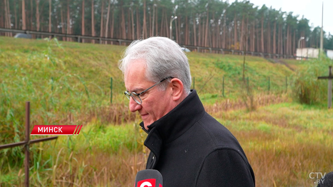 Спектакль под прицелом камер – евродипломаты посетили урочище Куропаты-8