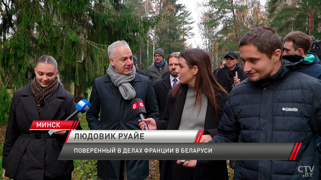 Спектакль под прицелом камер – евродипломаты посетили урочище Куропаты-12 Спектакль под прицелом камер – евродипломаты посетили урочище Куропаты-12