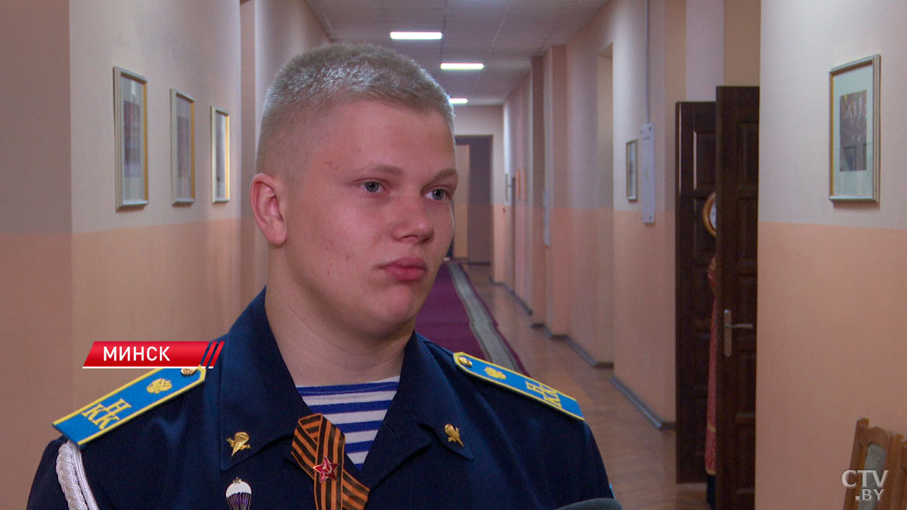 Митрополит Вениамин совершил литургию в полковом храме в честь святого апостола Иоанна Богослова-4