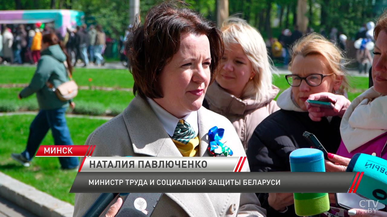 Первомай в столице – к стеле «Минск – город-герой» возложили цветы-6