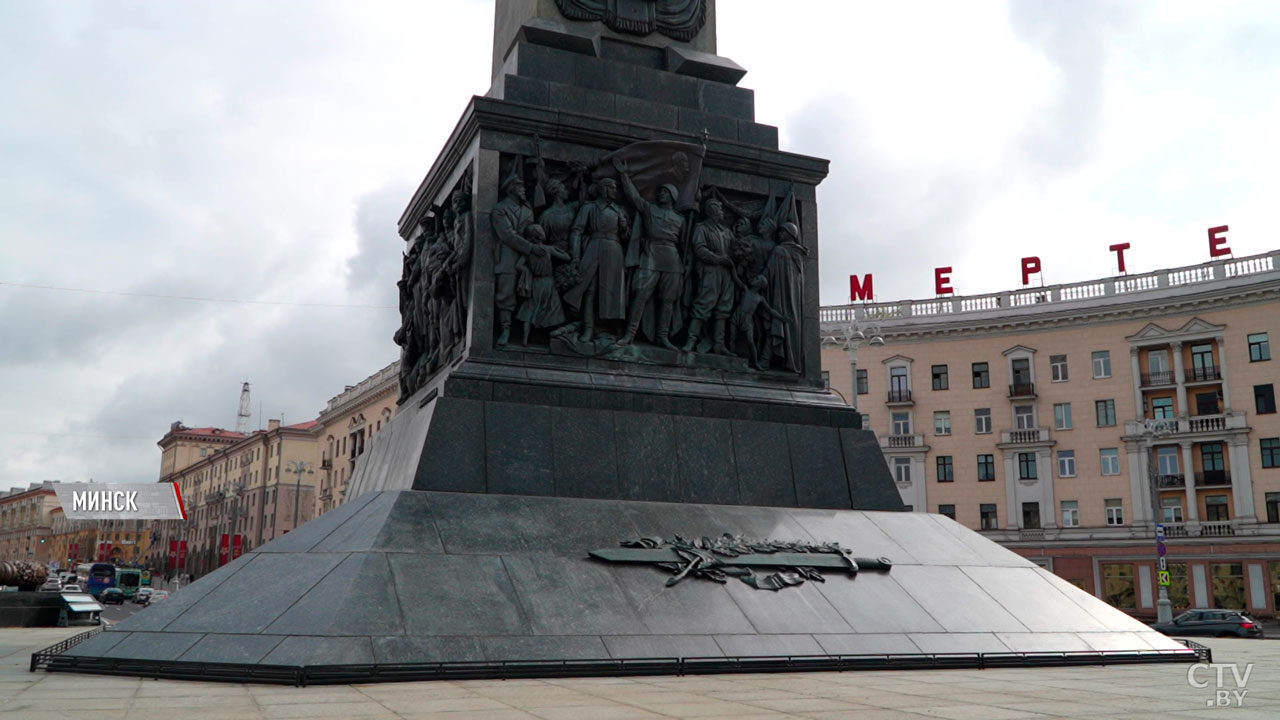 Есть версия, что его эскиз начертили на бинтах – история монумента на площади Победы-6 Есть версия, что его эскиз начертили на бинтах – история монумента на площади Победы-6