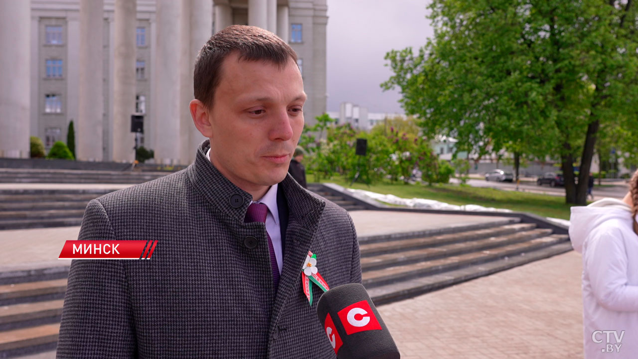 Минчан разных поколений и профессий объединила акция «Споём гимн вместе»-6